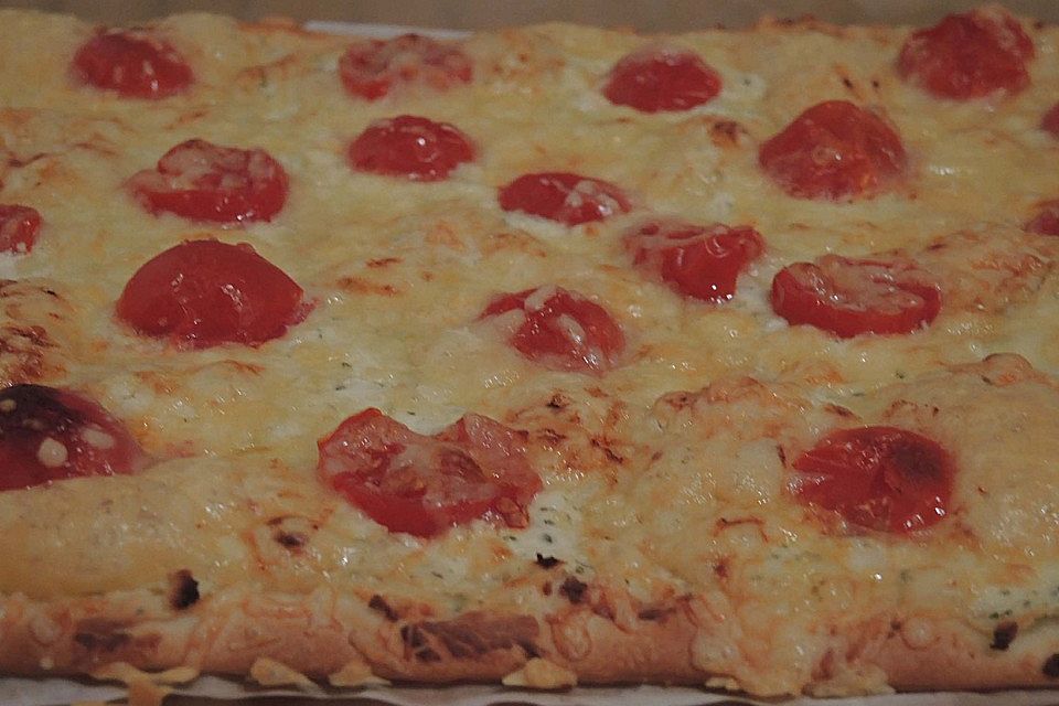 Frischkäse - Tomaten - Pizza