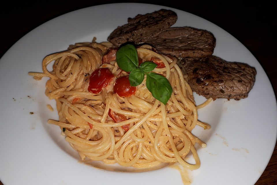 Spaghetti mit einer Tomaten-Brunch-Sauce