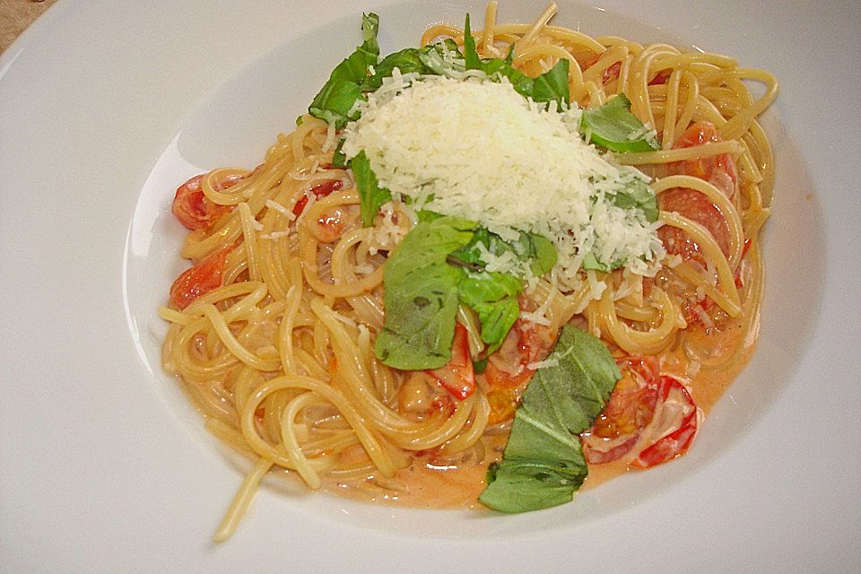 Spaghetti mit einer Tomaten-Brunch-Sauce