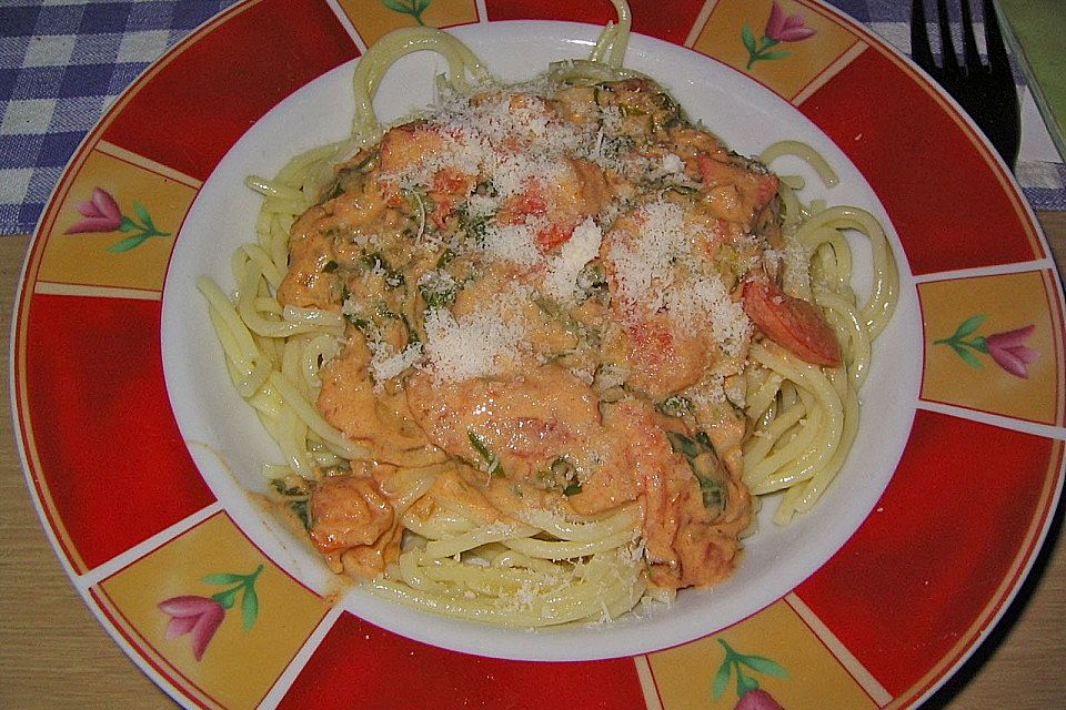 Spaghetti mit einer Tomaten-Brunch-Sauce