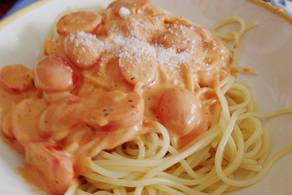 Spaghetti mit einer Tomaten-Brunch-Sauce