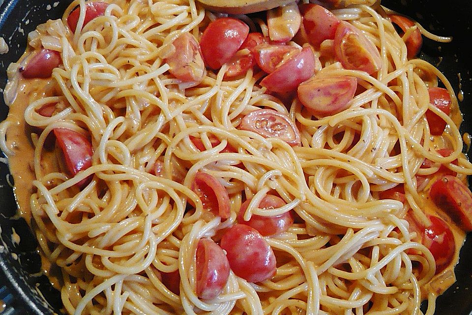 Spaghetti mit einer Tomaten-Brunch-Sauce