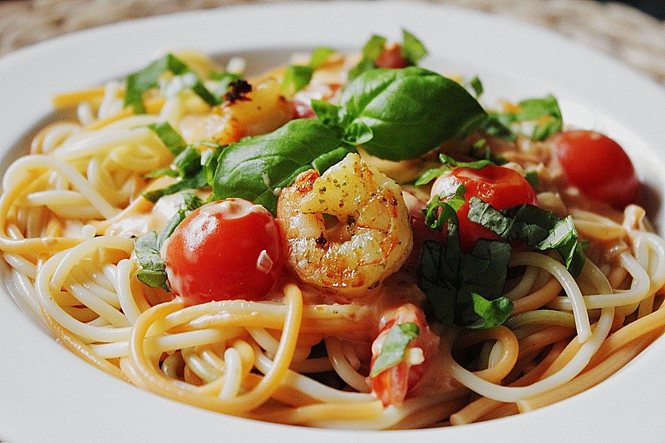 Spaghetti mit einer Tomaten-Brunch-Sauce