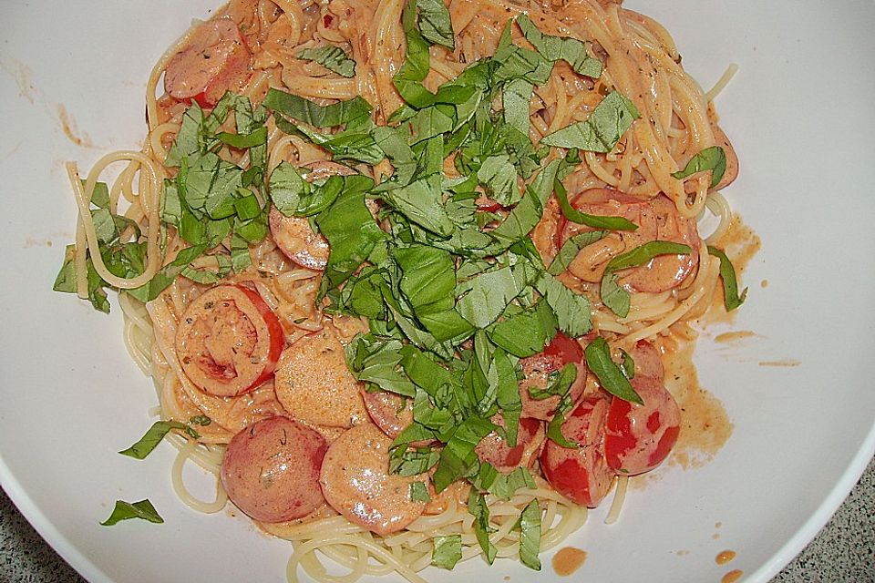 Spaghetti mit einer Tomaten-Brunch-Sauce