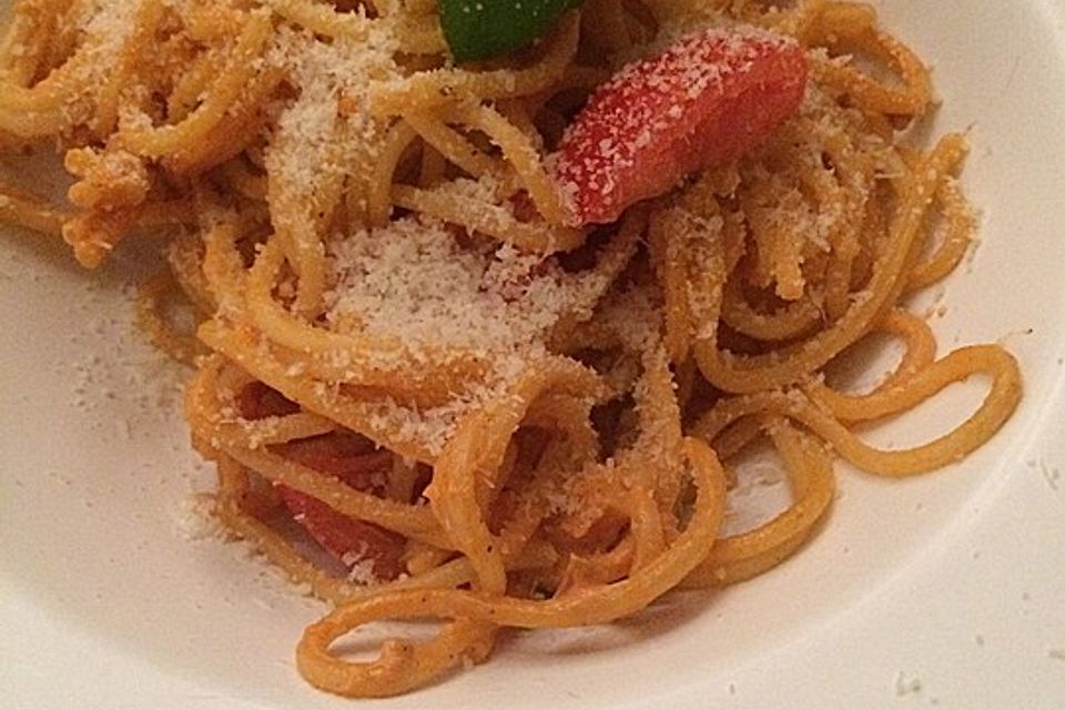 Spaghetti mit einer Tomaten-Brunch-Sauce