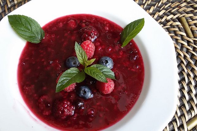 Kaltschale mit Beeren oder Kirschen| Chefkoch