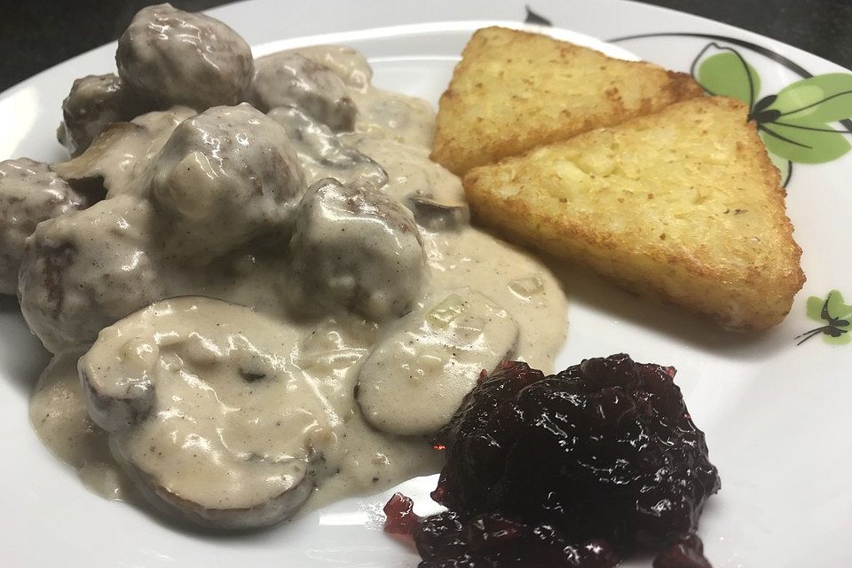 Köttbullar mit Champignon-Rahmsauce