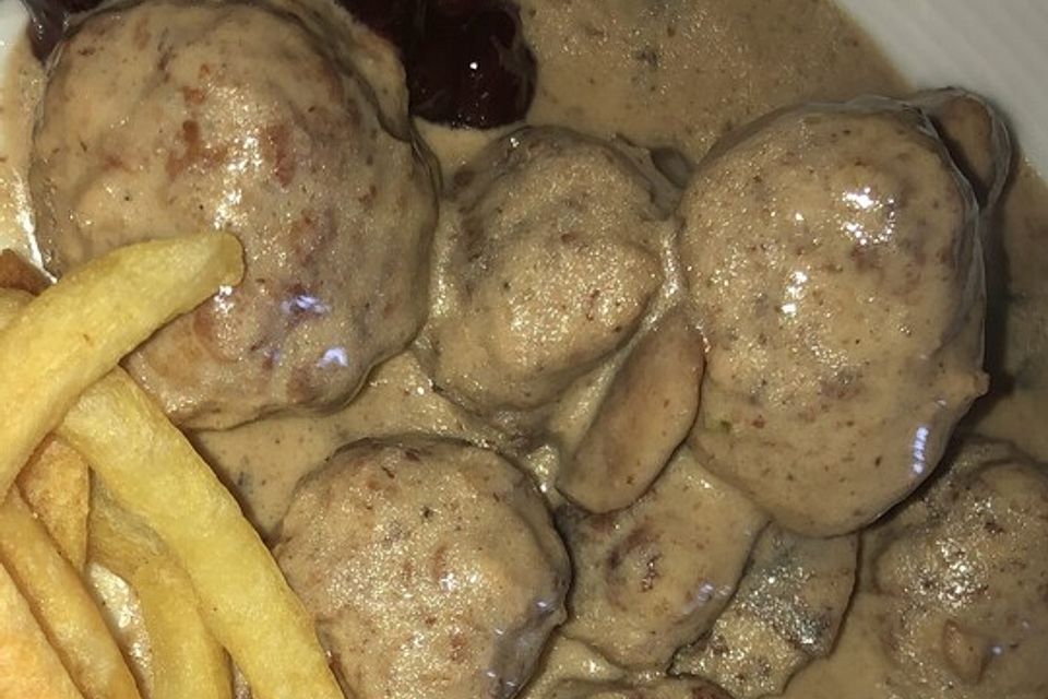 Köttbullar mit Champignon-Rahmsauce