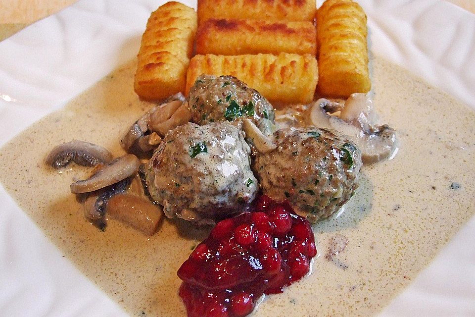 Köttbullar mit Champignon-Rahmsauce