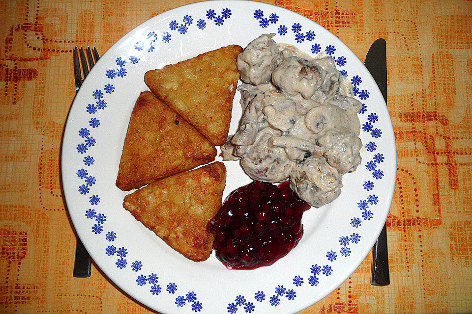 Köttbullar mit Champignon-Rahmsauce