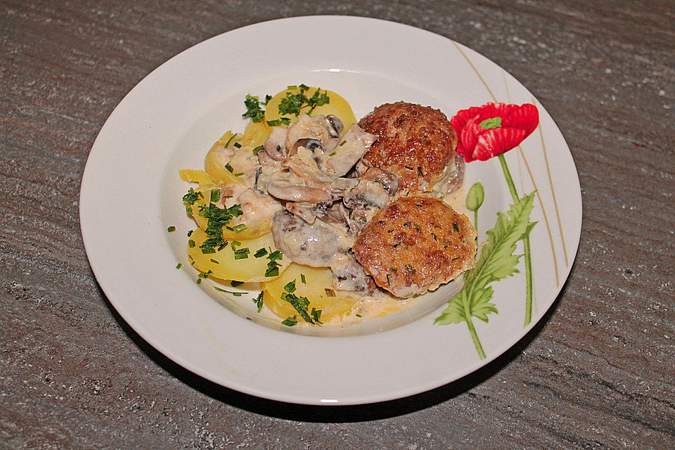 Köttbullar mit Champignon-Rahmsauce