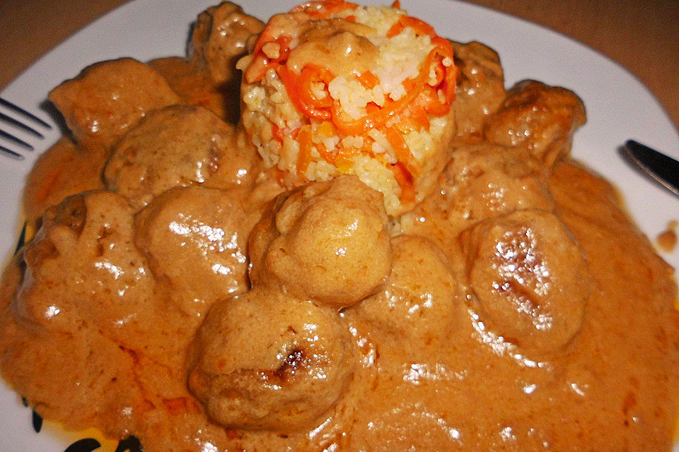 Köttbullar mit Champignon-Rahmsauce