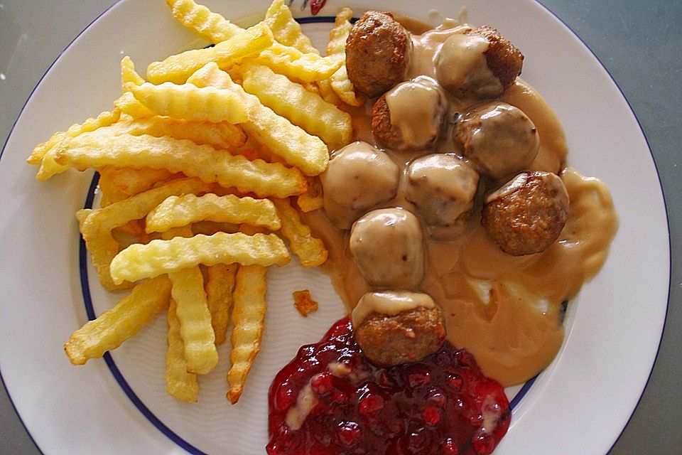 Köttbullar mit Champignon-Rahmsauce