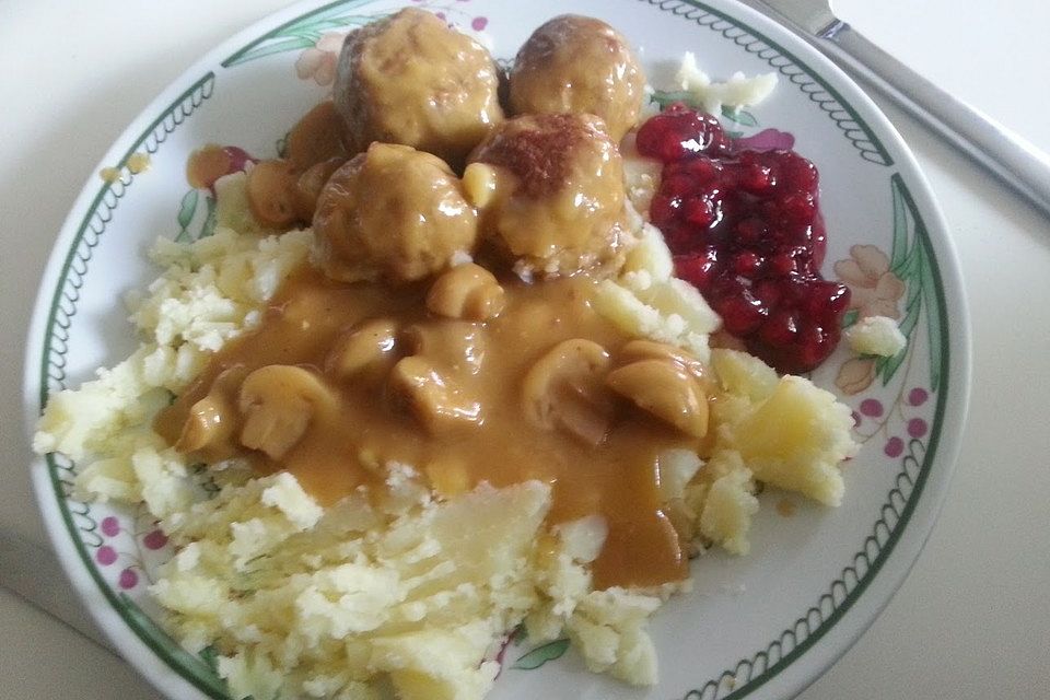 Köttbullar mit Champignon-Rahmsauce