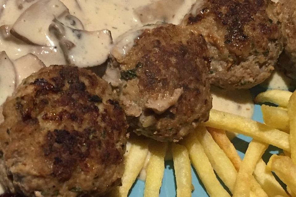 Köttbullar mit Champignon-Rahmsauce