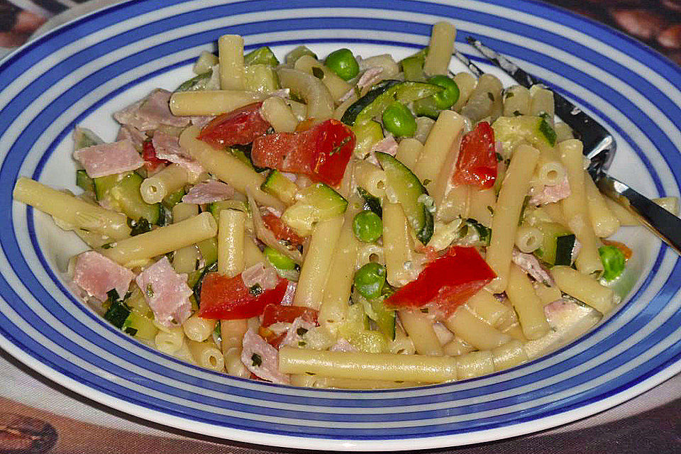 Nudeleintopf mit Zucchini