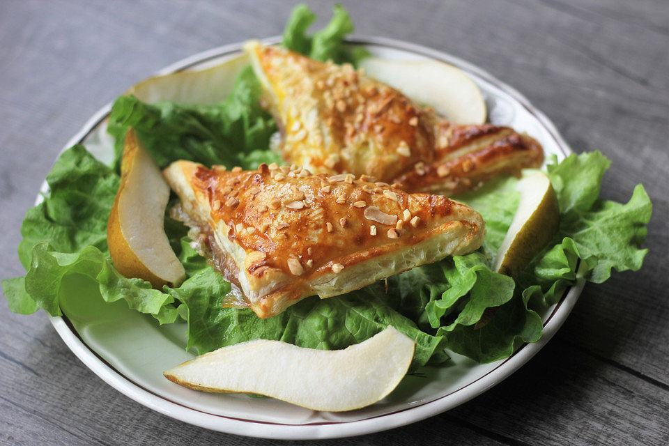 Camembert im Mandel - Blätterteig Mantel