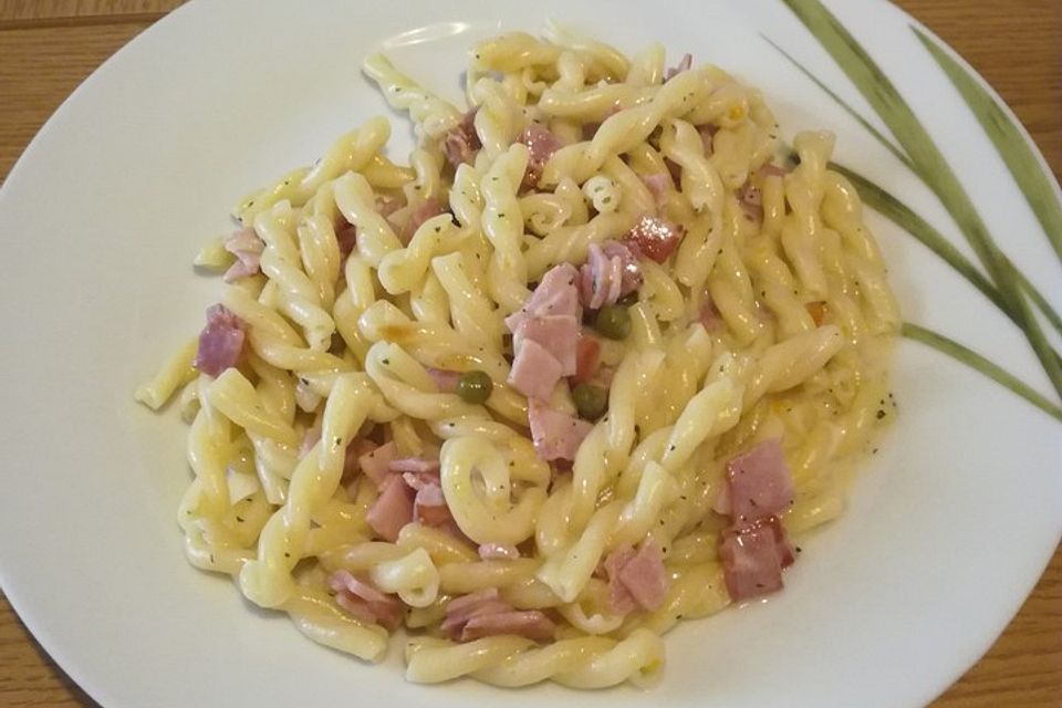 Nudeln mit Minz - Crème fraîche - Sauce