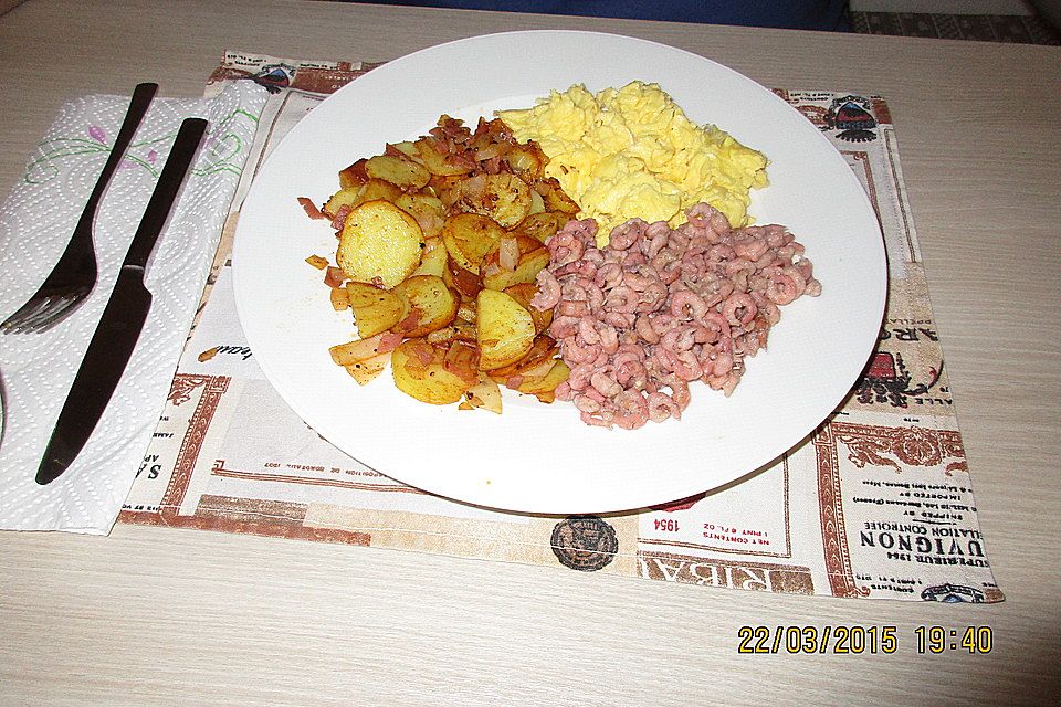 Loddis Bratkartoffeln mit Rührei und Krabben