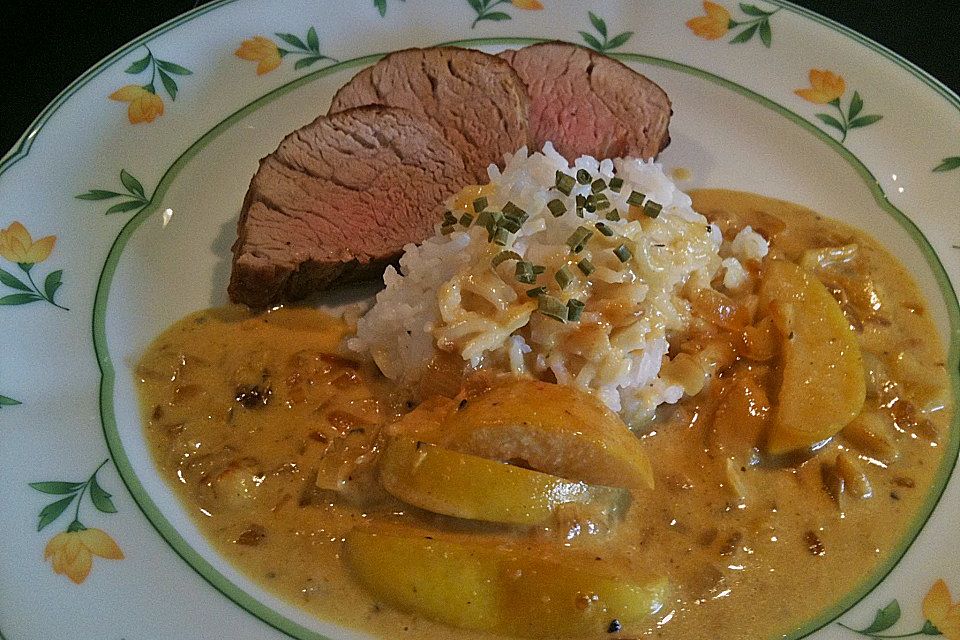 Schweinefilet mit Apfel - Curry - Sauce