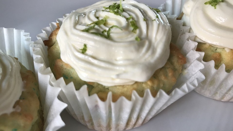 Limetten - Kokosnuss Cupcakes mit Schokoladenbuttercreme von Pumpkin-Pie