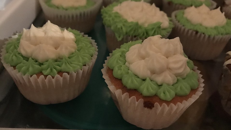 Limetten - Kokosnuss Cupcakes mit Schokoladenbuttercreme von Pumpkin-Pie