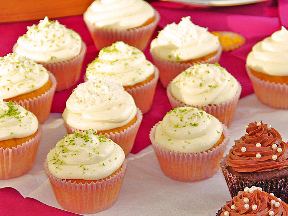 Limetten - Kokosnuss Cupcakes mit Schokoladenbuttercreme von Pumpkin ...