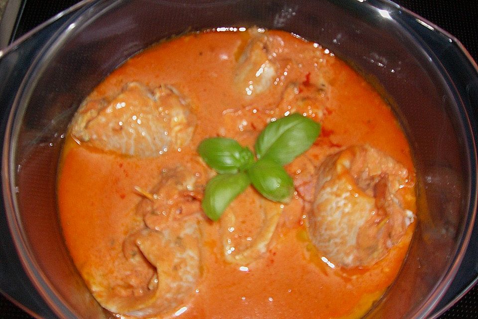 Fischröllchen in Tomatensauce