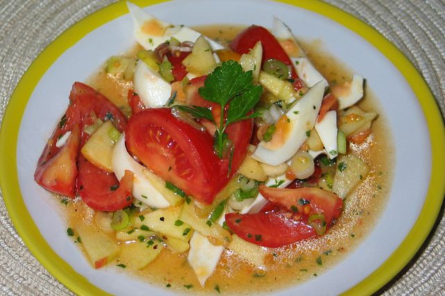 Tomatensalat mit Ei und Frühlingszwiebeln von Sahneklecks| Chefkoch