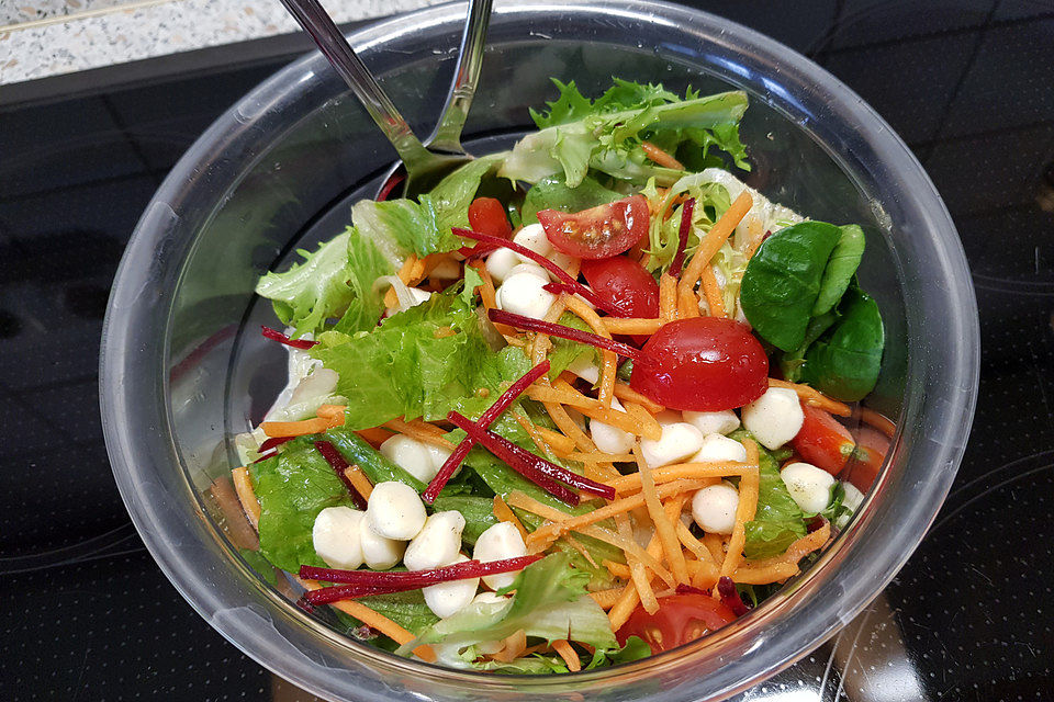 Tomaten - Mozzarella - Salat