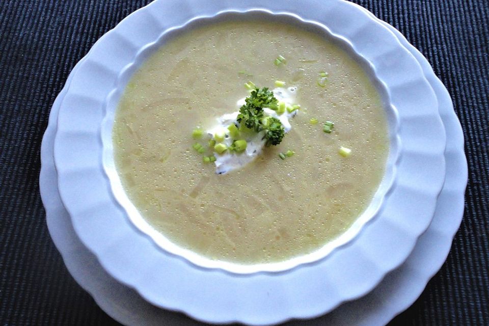 Zwiebelsuppe mit Käse