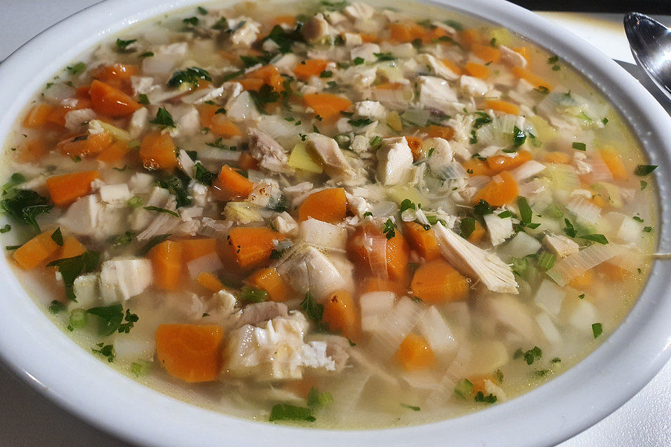 Hühnersuppe mit Ingwer und Zitrone