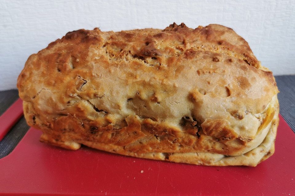 Zwiebelbrot mit Röstzwiebeln und Buttermilch