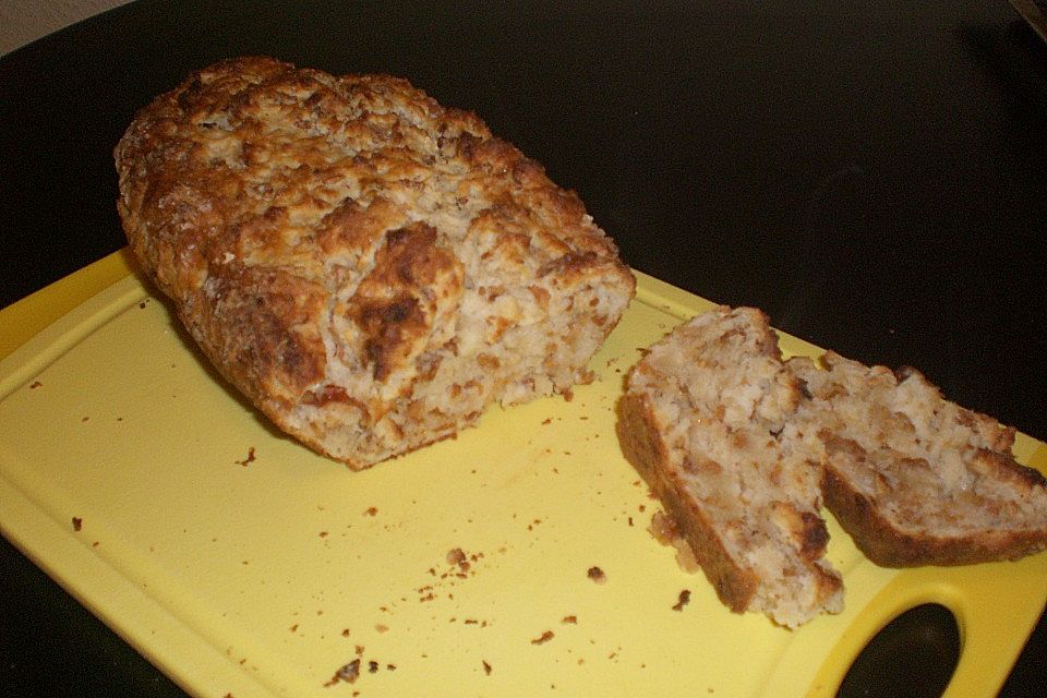 Zwiebelbrot mit Röstzwiebeln und Buttermilch