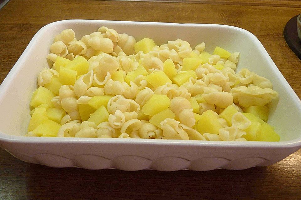 Kartoffel - Nudel - Gratin mit geschmälzten Zwiebeln