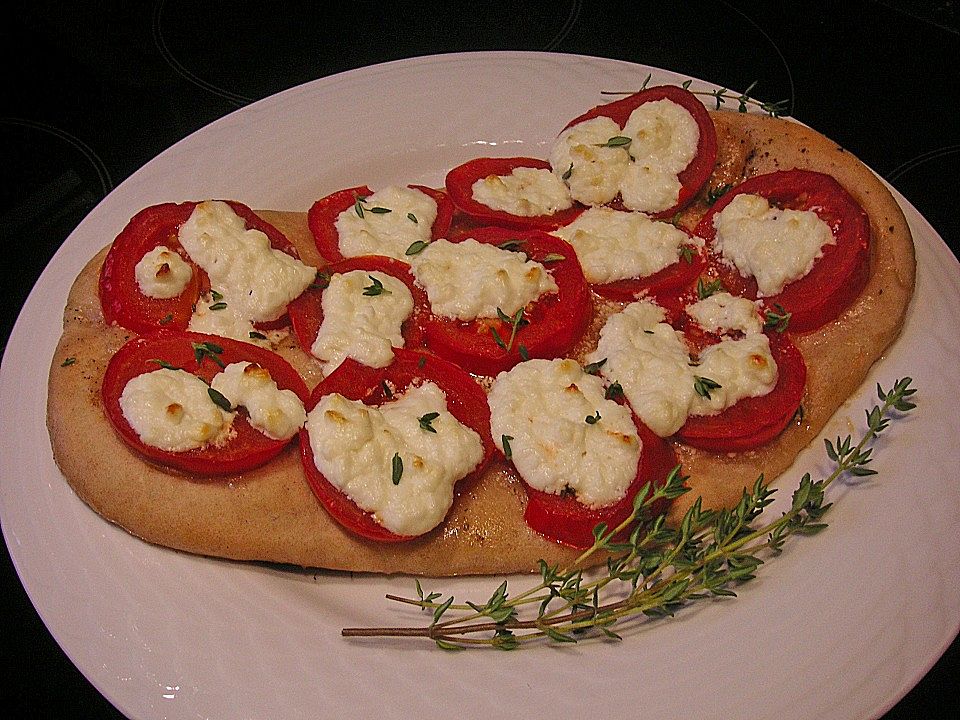 Brotfladen mit Schafskäse und Tomaten von gummilöhrchen| Chefkoch