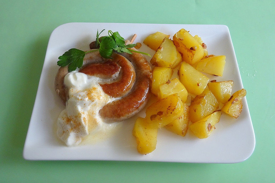 Kartoffeltopf mit Bratwurst