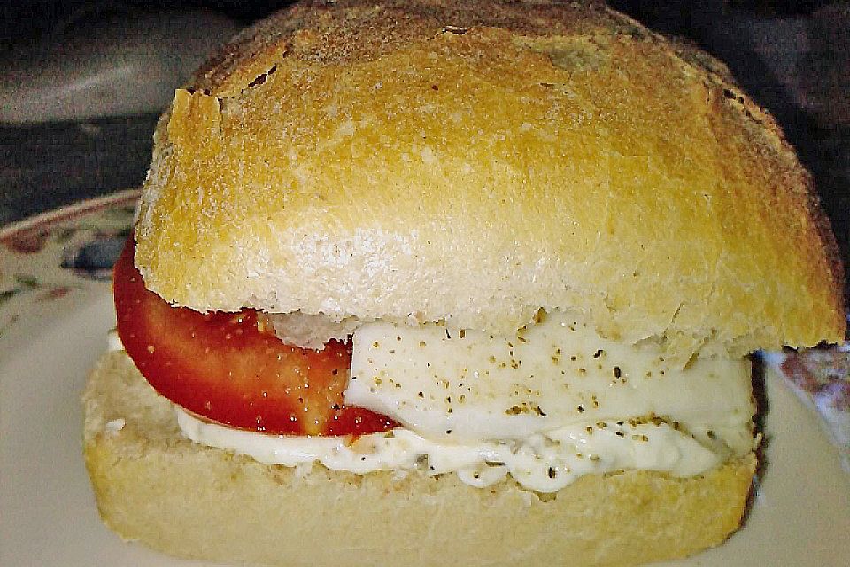 Panino mit Tomate und Mozzarella