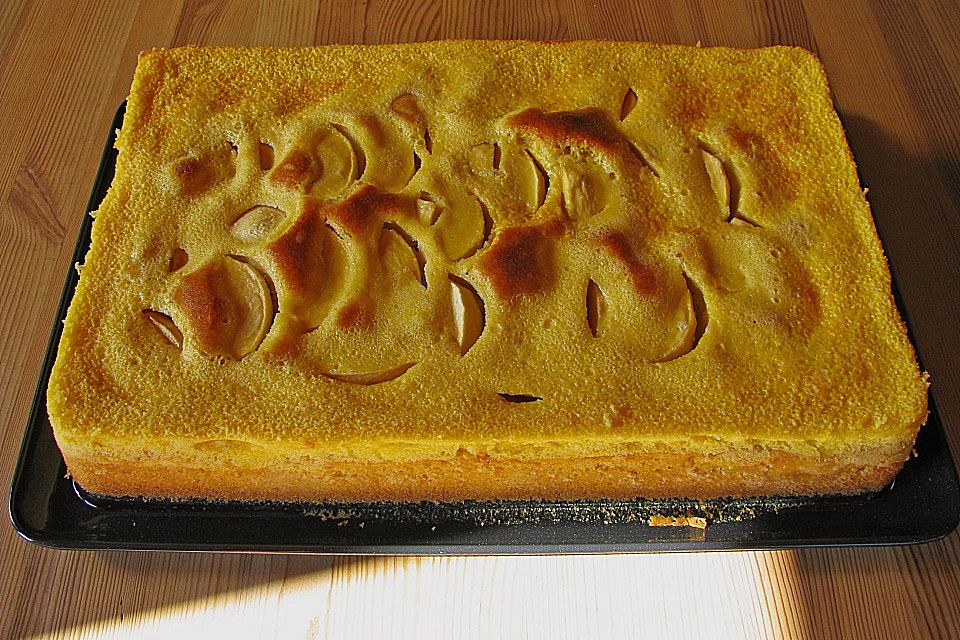 Apfelkuchen mit Eierlikörguss