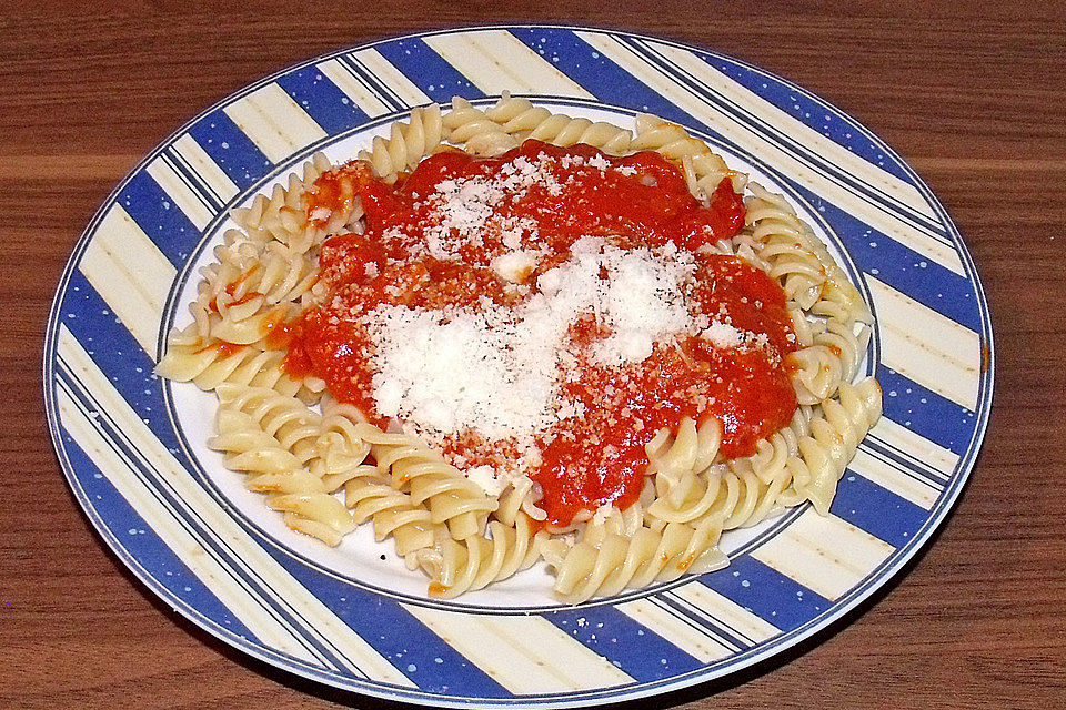 Nudeln in Tomatensoße