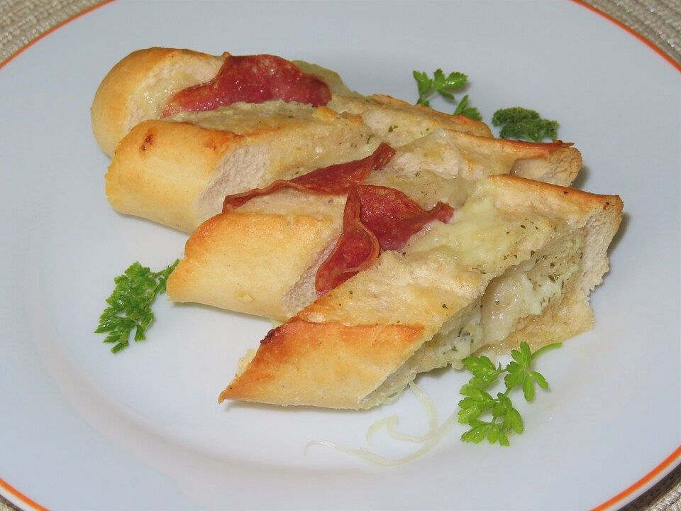 Knoblauchbaguette mit Käse und Salami von schmecktnachmehr| Chefkoch
