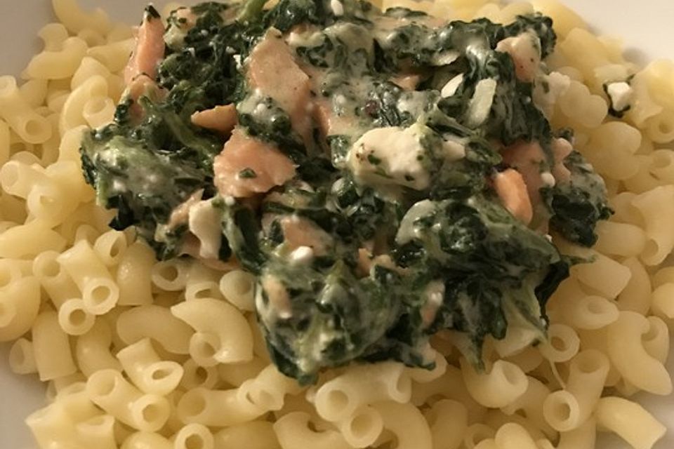 Pasta mit Mangold, Räucherlachs und Gorgonzolasauce