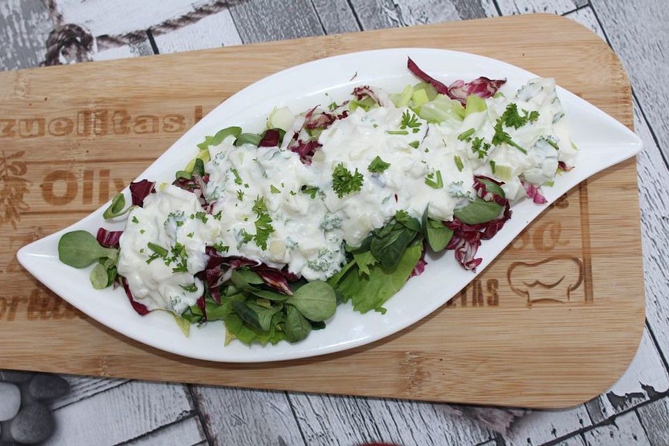 Salat mit American Ranch Dressing