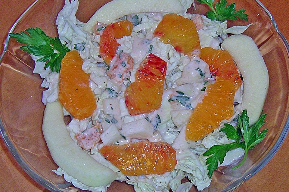 Weißkohlsalat mit Früchten