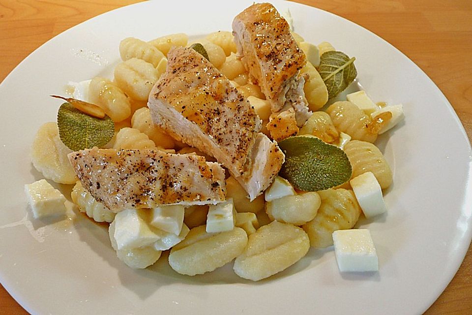 Hähnchenbrust mit Salbei und Gnocchi