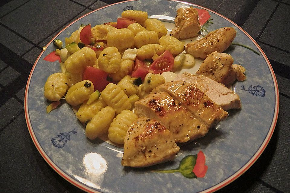 Hähnchenbrust mit Salbei und Gnocchi