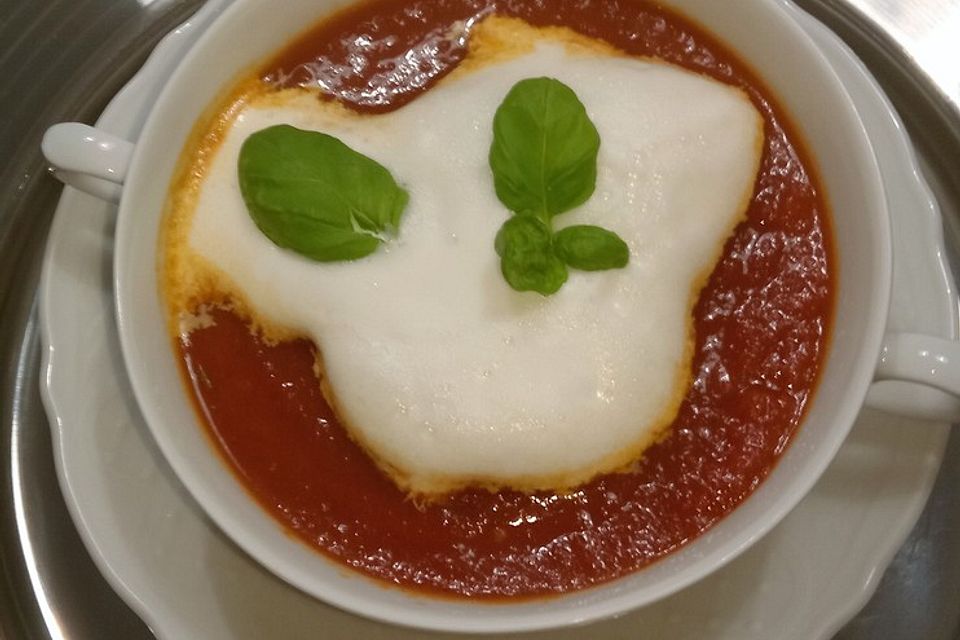 Tomatensuppe 'Caprese im Glas'