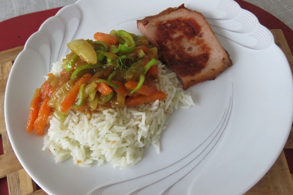 Reispfanne mit Fenchel, Möhren, Porree