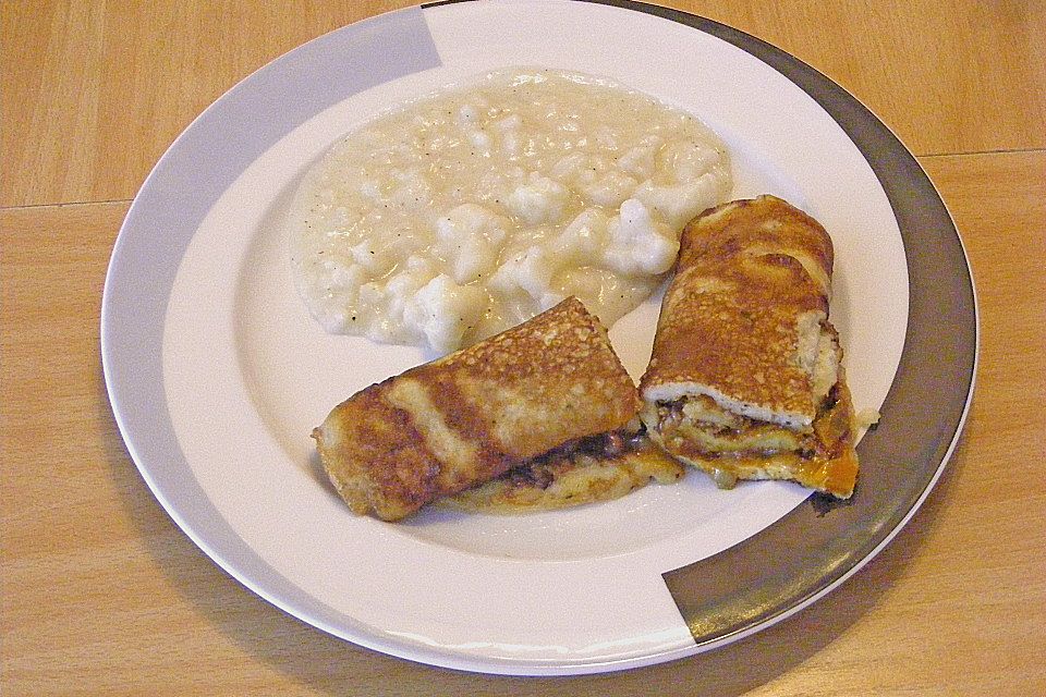 botos herzhafte Pfannenkuchen mit Hackfleischsoße