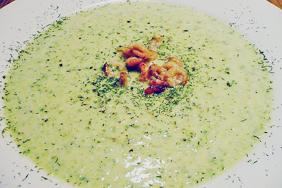 Gurken - Dill Suppe mit Garnelen